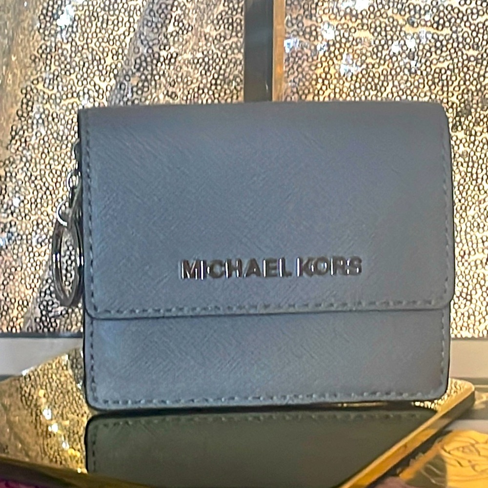 * Michael Kors Compact Wallet - Picture 1 of 13